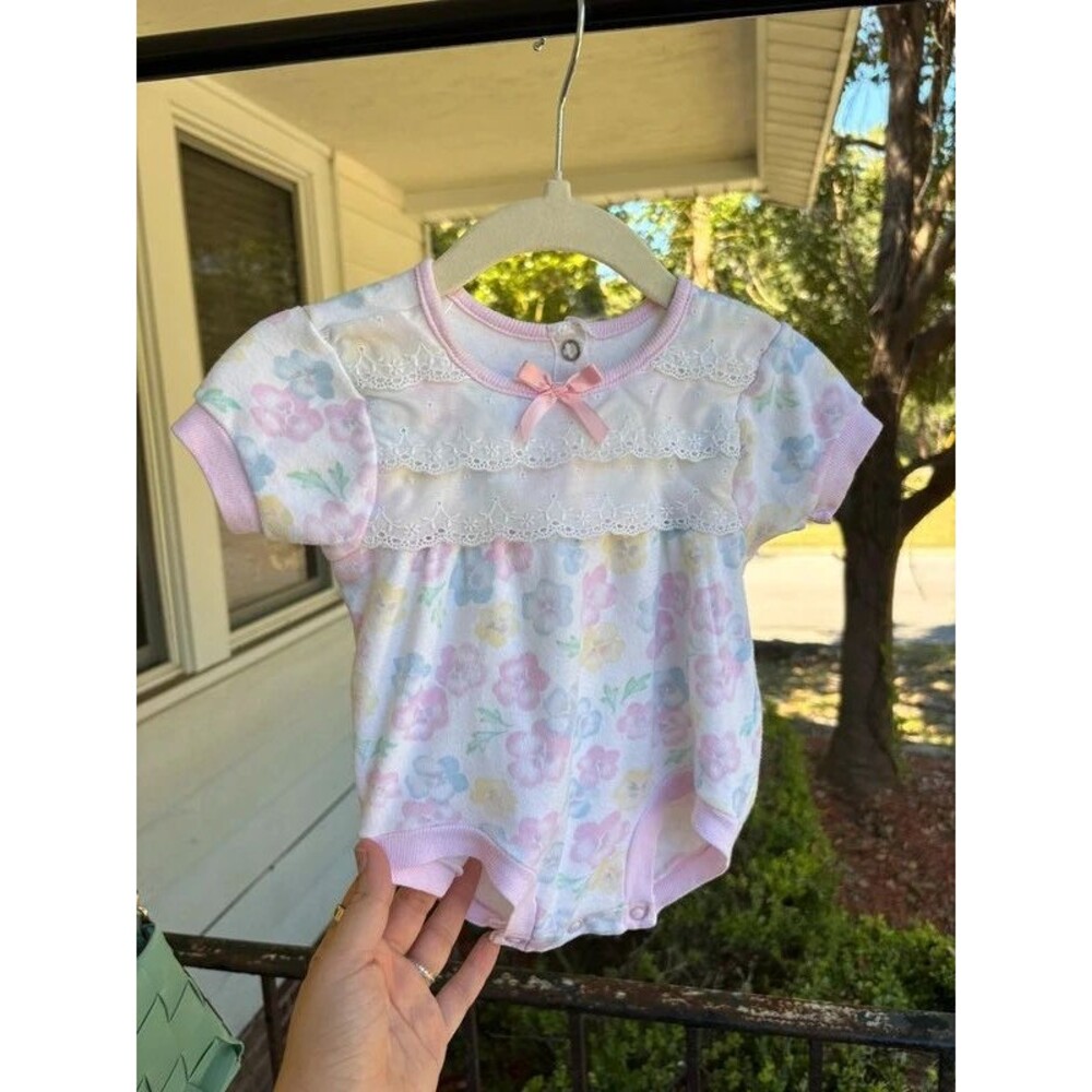 Vintage Carter’s Classics Baby Girl Floral Eyelet Lace Romper Bodysuit Bow